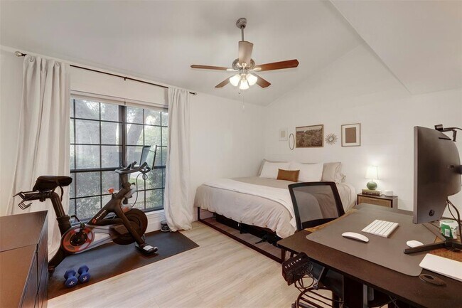 Building Photo - 4159 Steck Ave