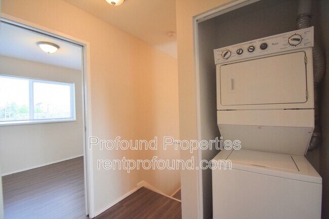 Building Photo - 738 NE 94th Ave