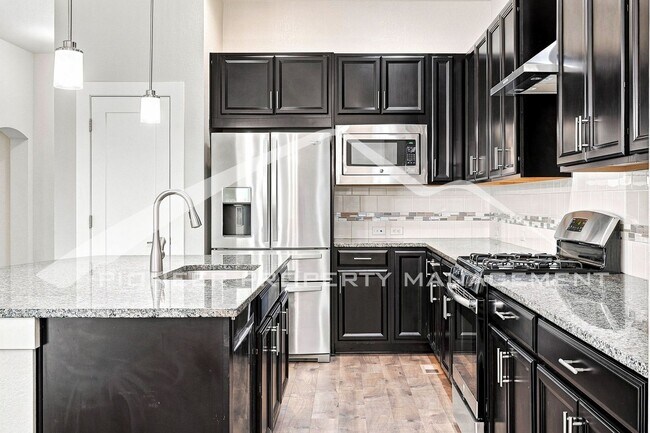 Building Photo - Gorgeous Home with Central AC and Washer/Dryer