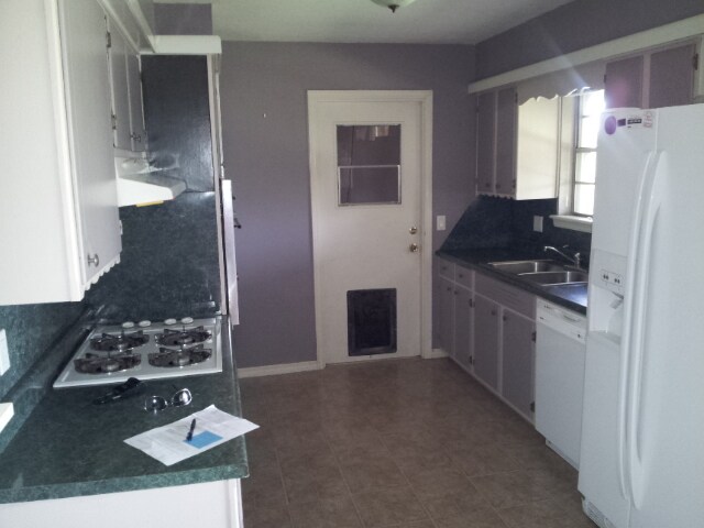 Building Photo - Harwood Floors - Mid-Del Schools - Big Yard