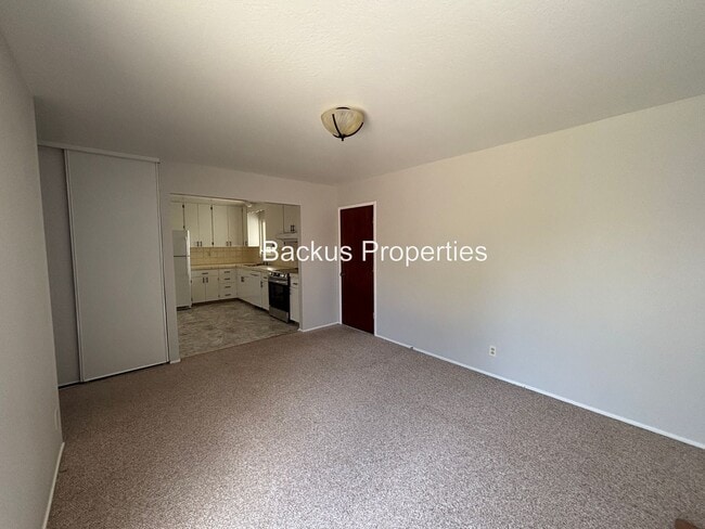Building Photo - Three bedroom North Salinas Home on Linwoo...