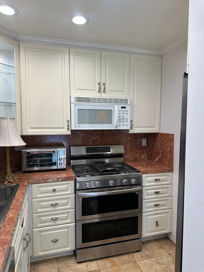 Building Photo - 7060 Shoup Ave