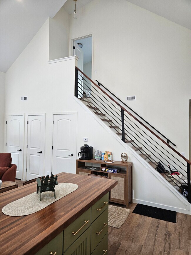 Building Photo - 5913 Lake Edge Rd