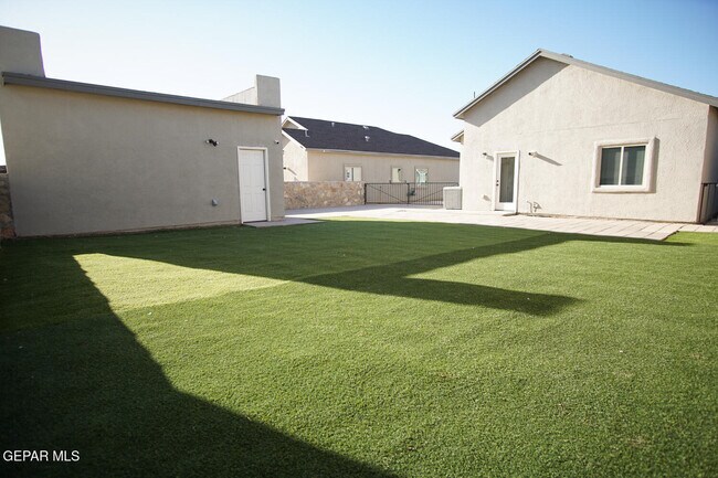 Building Photo - 14380 Tobe Davis Dr