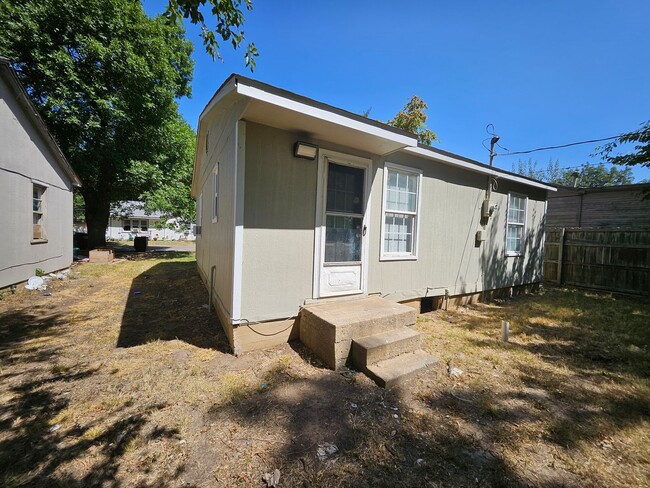 Building Photo - Charming 2-Bedroom, 1-Bathroom Home in Dun...