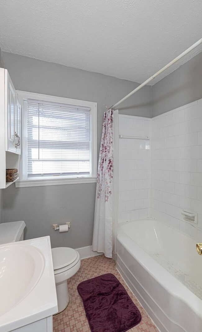 Building Photo - Drop a pin! Check out this new rental!