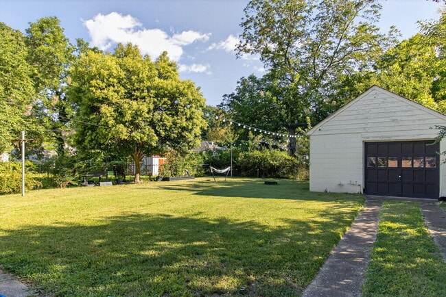 Building Photo - 214 Hickory Ave
