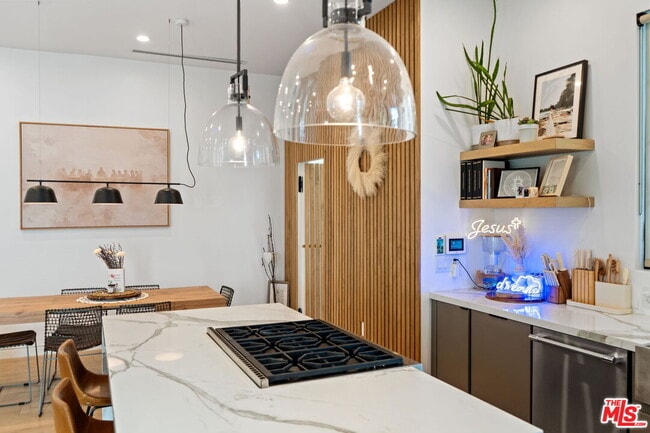 Building Photo - 358 N Bronson Ave