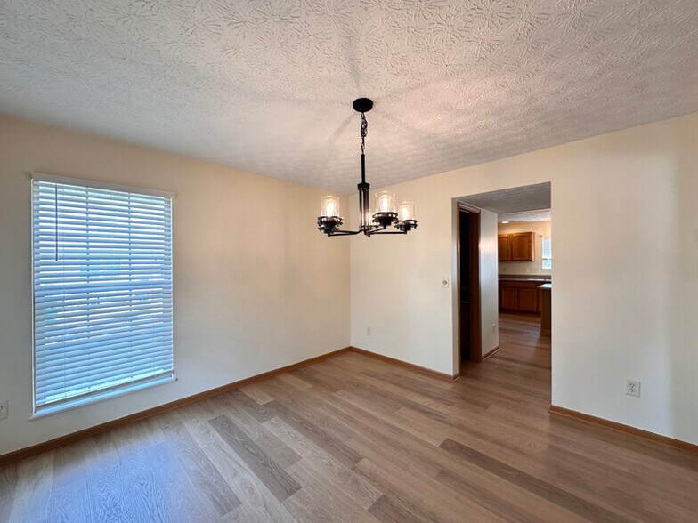 Building Photo - 1553 Grove Hill Dr