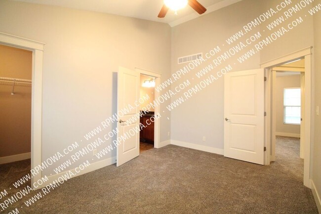 Building Photo - 2 MASTER SUITES!!! 2 Bedrooms, 2.5 Bath To...