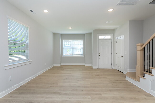 Building Photo - 341 Old Grove Ln