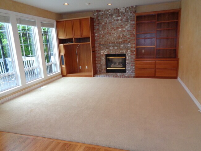 Building Photo - 17083 SW Arbutus Dr