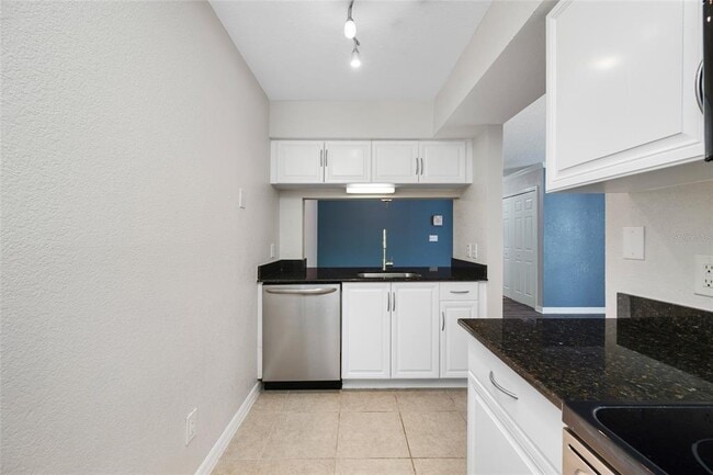 Building Photo - 3300 Haviland Ct