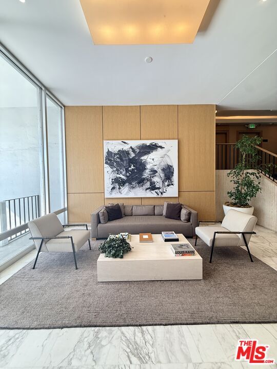 Building Photo - 999 N Doheny Dr