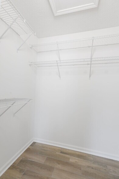 Building Photo - 2150 Blake Dr