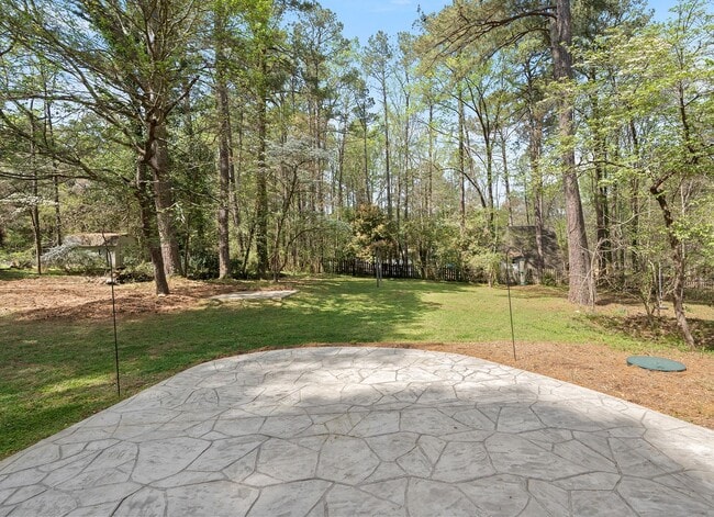 Building Photo - Ranch Three Bedrooms with Fenced in Yard - Move in Ready!