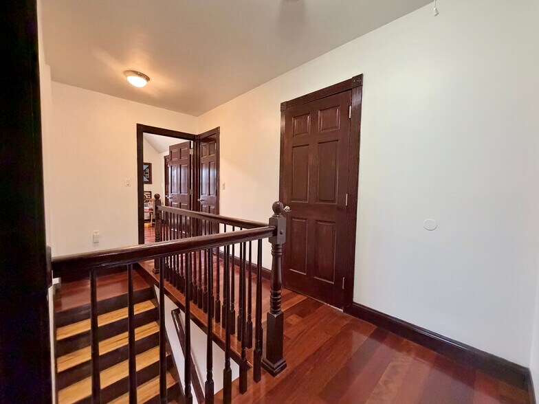 Building Photo - 52 Sheridan Ave