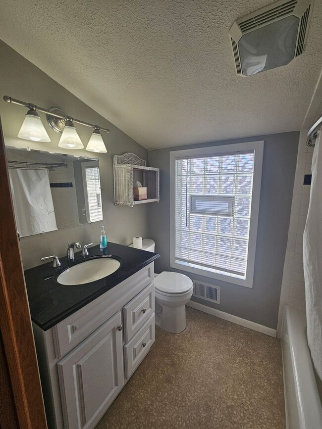 Building Photo - 120 Luther Ave