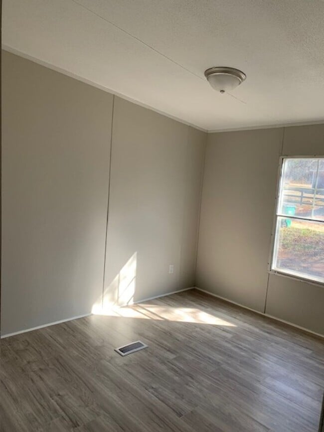 Building Photo - single family home