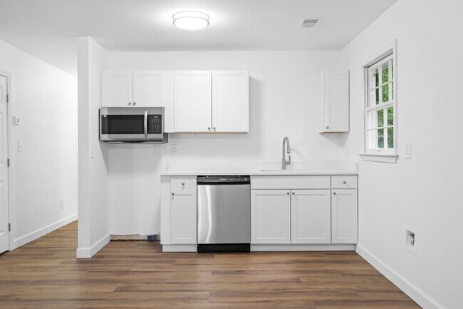 Building Photo - 3124 Shirley Dr