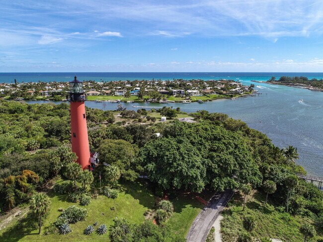 Building Photo - 275 Palm Ave