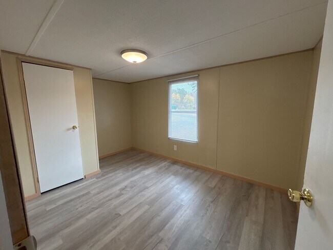 Building Photo - 50 Craft Ln
