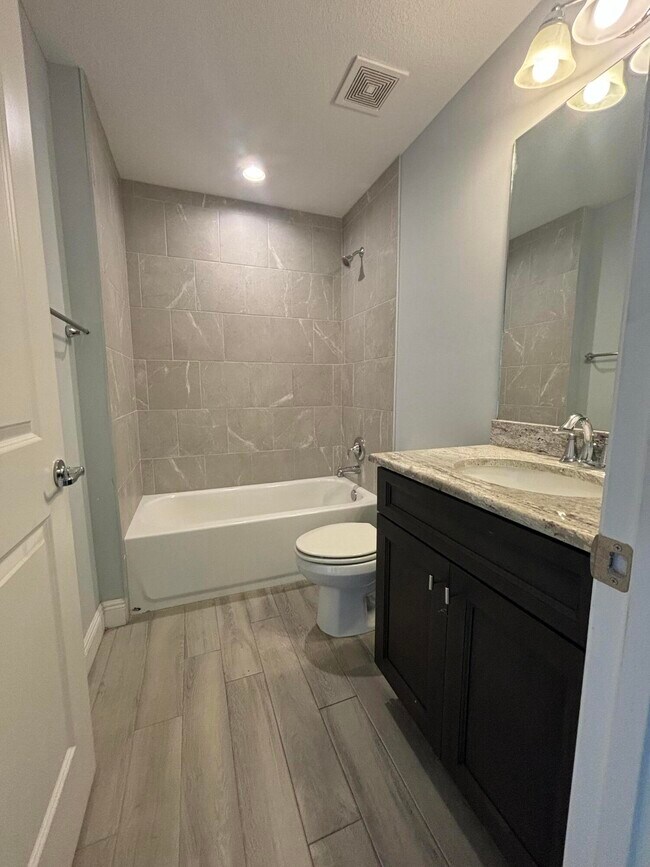 Building Photo - 2501 SE Mariposa Ave