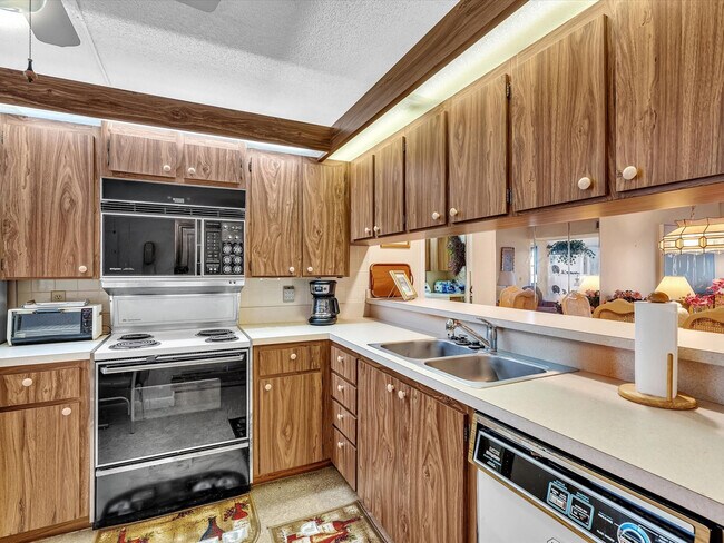 Building Photo - 6049 Balboa Cir