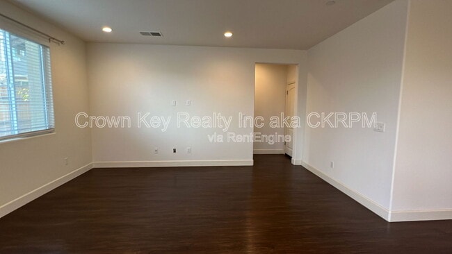Building Photo - 448 Albertina Ave