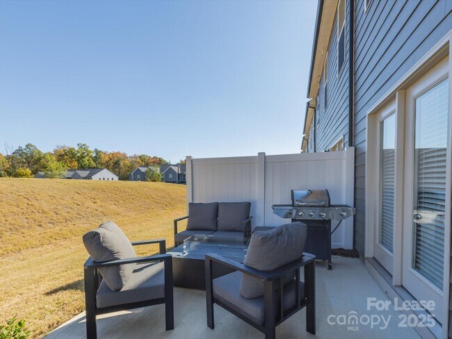 Building Photo - 13124 Rover St