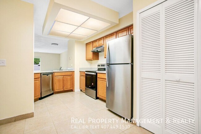 Building Photo - 2 BR / 2.5 BA Townhome in Cypress Creek Go...