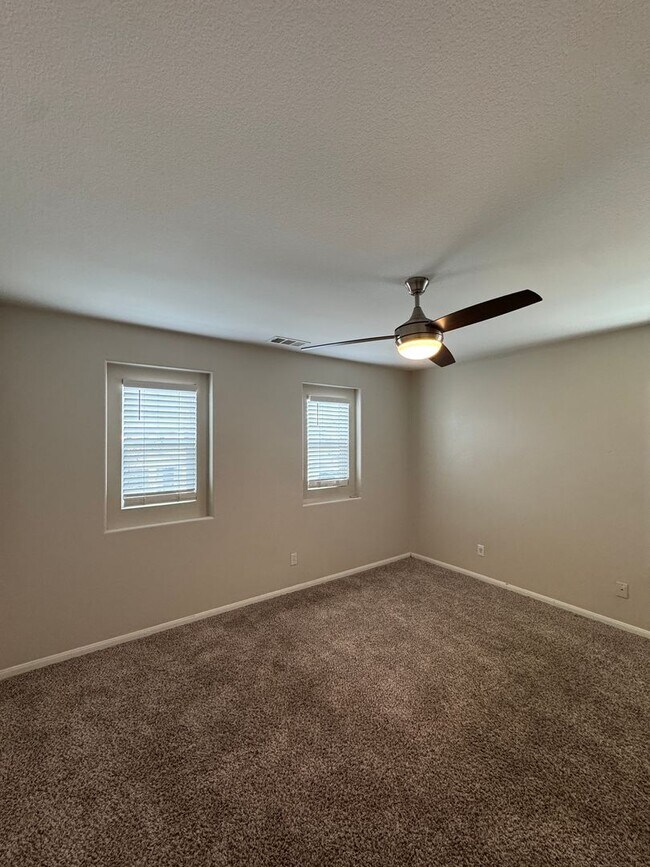 Building Photo - Spacious 3-Bed Lakeview Home with Loft & Community Amenities