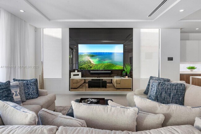 Building Photo - 310 SE 11th Ave