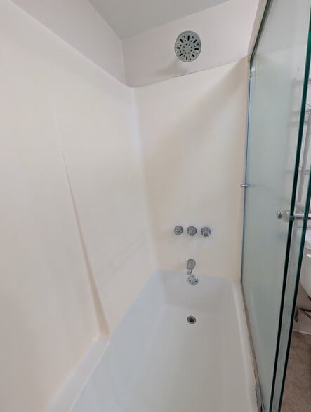 2nd Bathroom-3 - 531 Hahaione St