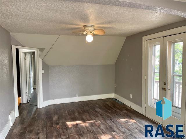 Building Photo - 425 S Prairie Ave