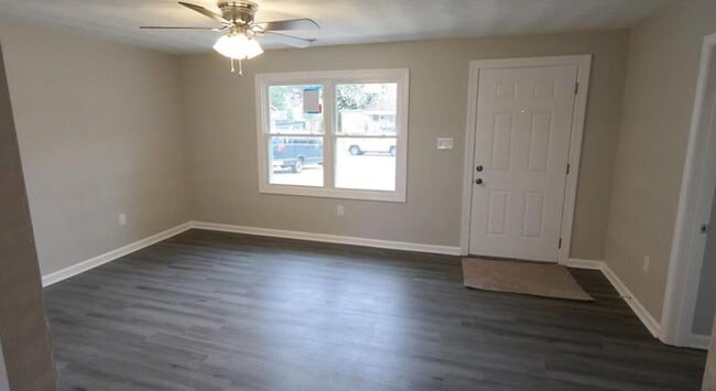 Building Photo - Beautifully Renovated Ranch-Style Home in ...