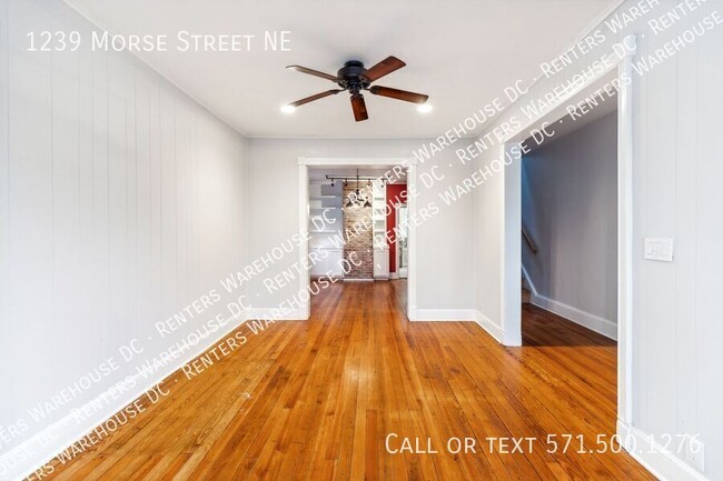 Building Photo - Charming 2-level 3Bd/1.5Bth TH W/Parking! ...