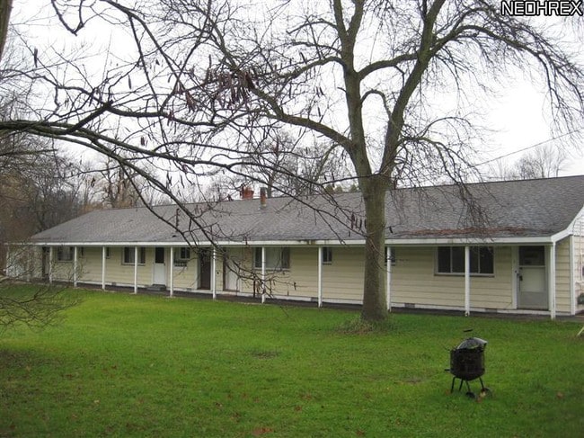 Primary Photo - 1057 N Aurora Rd