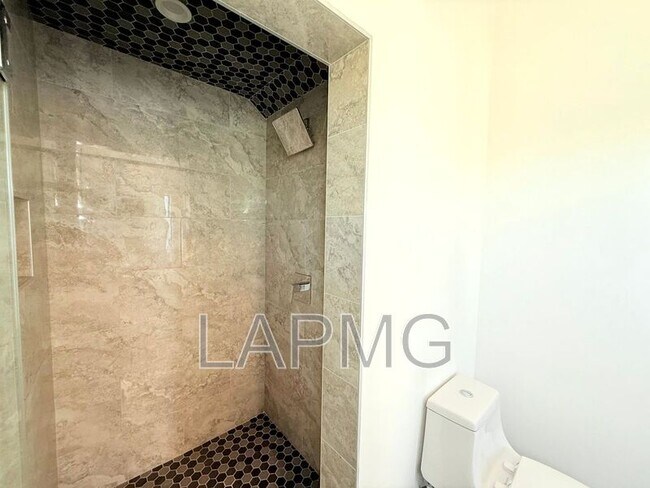 Building Photo - 3414 London St