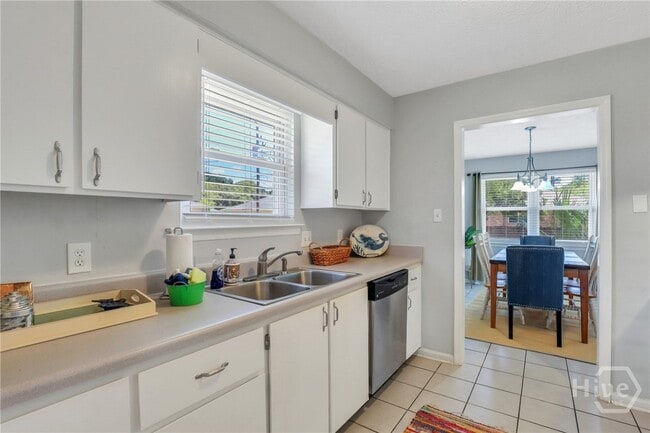 Building Photo - 10 Wyckfield Ct