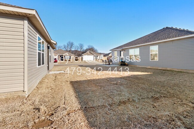 Building Photo - Brand new 3 bedroom, 2 bathroom home in Fayetteville, Arkansas