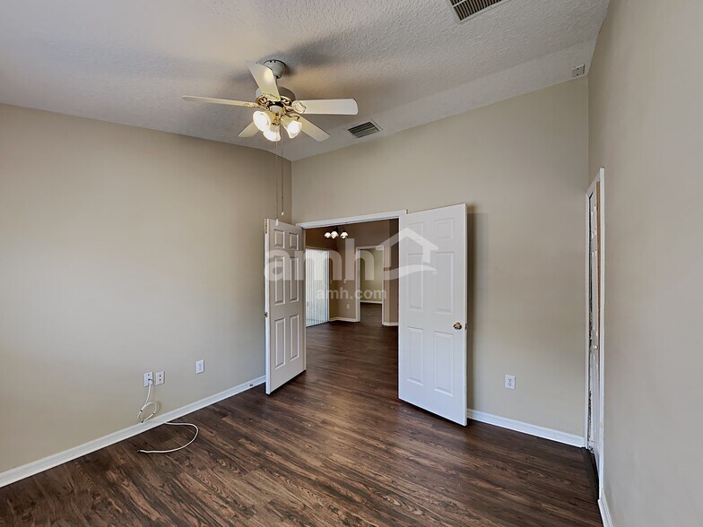 Building Photo - 30949 Midtown Ct