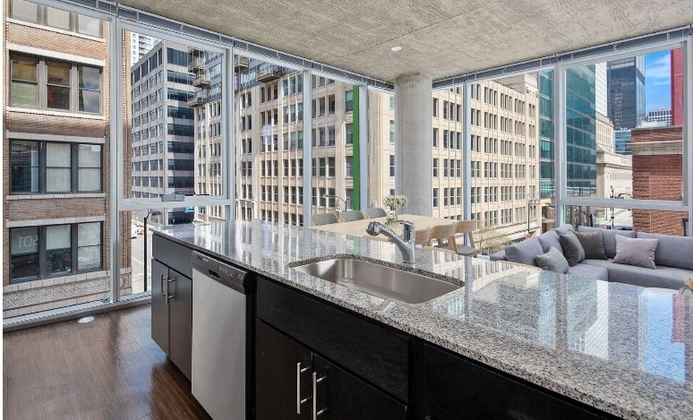 Building Photo - 601 W Jackson Blvd