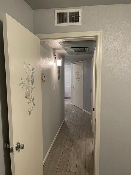 Building Photo - 3131 W Cochise Dr