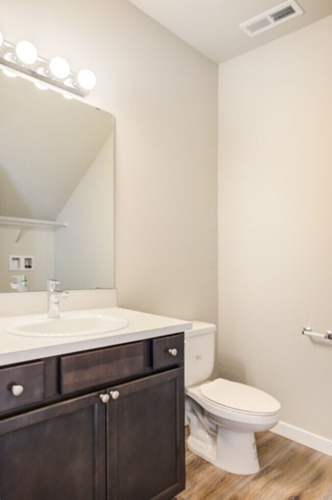 Building Photo - Modern 4BD 2.5BA in LSSD