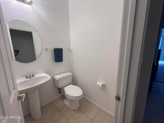Building Photo - 218 E Sunburst Ln