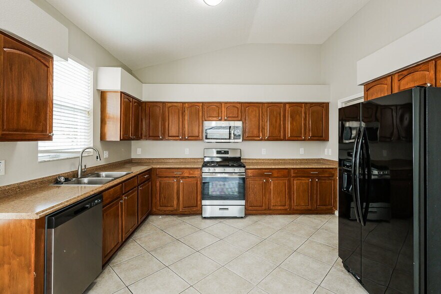 Building Photo - 1518 Wakefield Dr