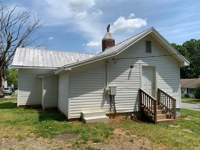 Building Photo - 1 Bedroom and 1 Bathroom house