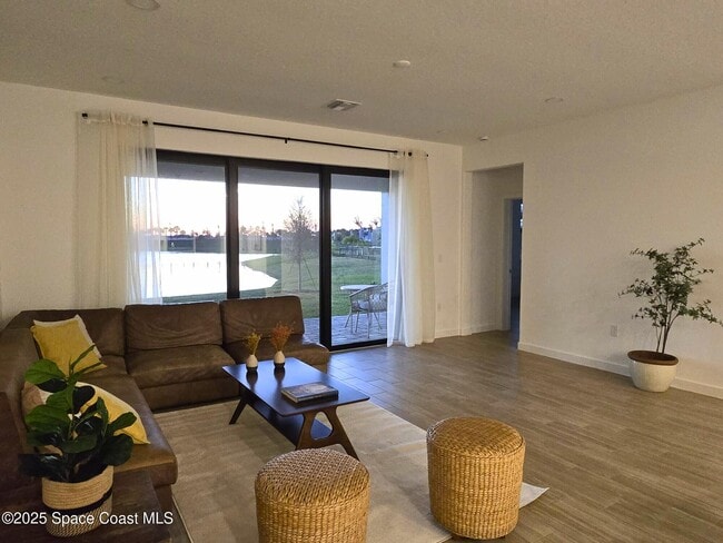 Building Photo - 3055 Dampier Dr