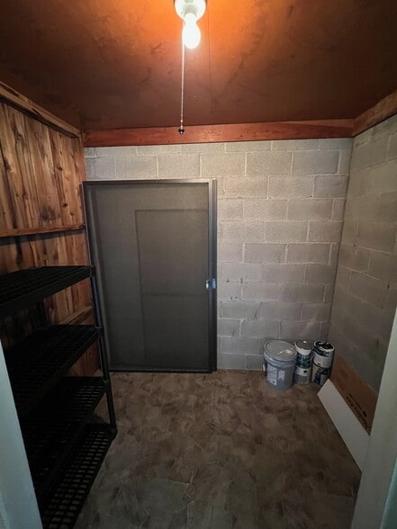 Building Photo - 18411 University Park Dr